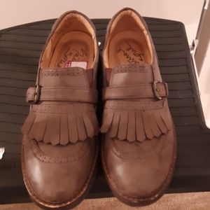 Women's shoes